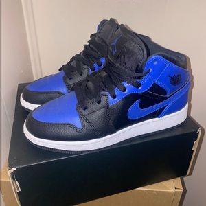 Jordan’s 1 mid Royals